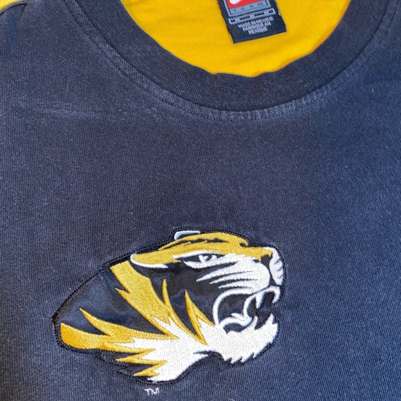Nashville Predators Retro Tee - Picture 4 of 4